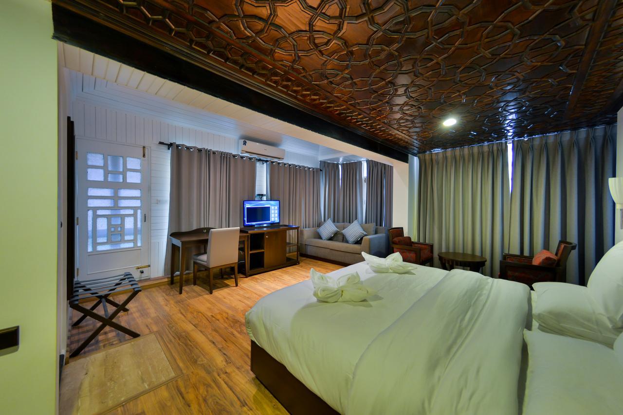 Hotel Metropolis ศรีนาการ์ ภายนอก รูปภาพ