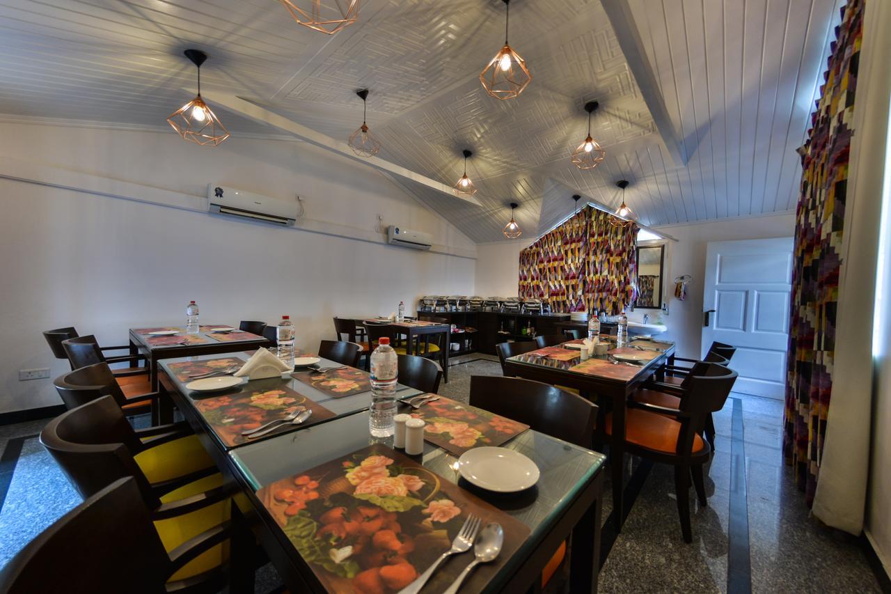 Hotel Metropolis ศรีนาการ์ ภายนอก รูปภาพ