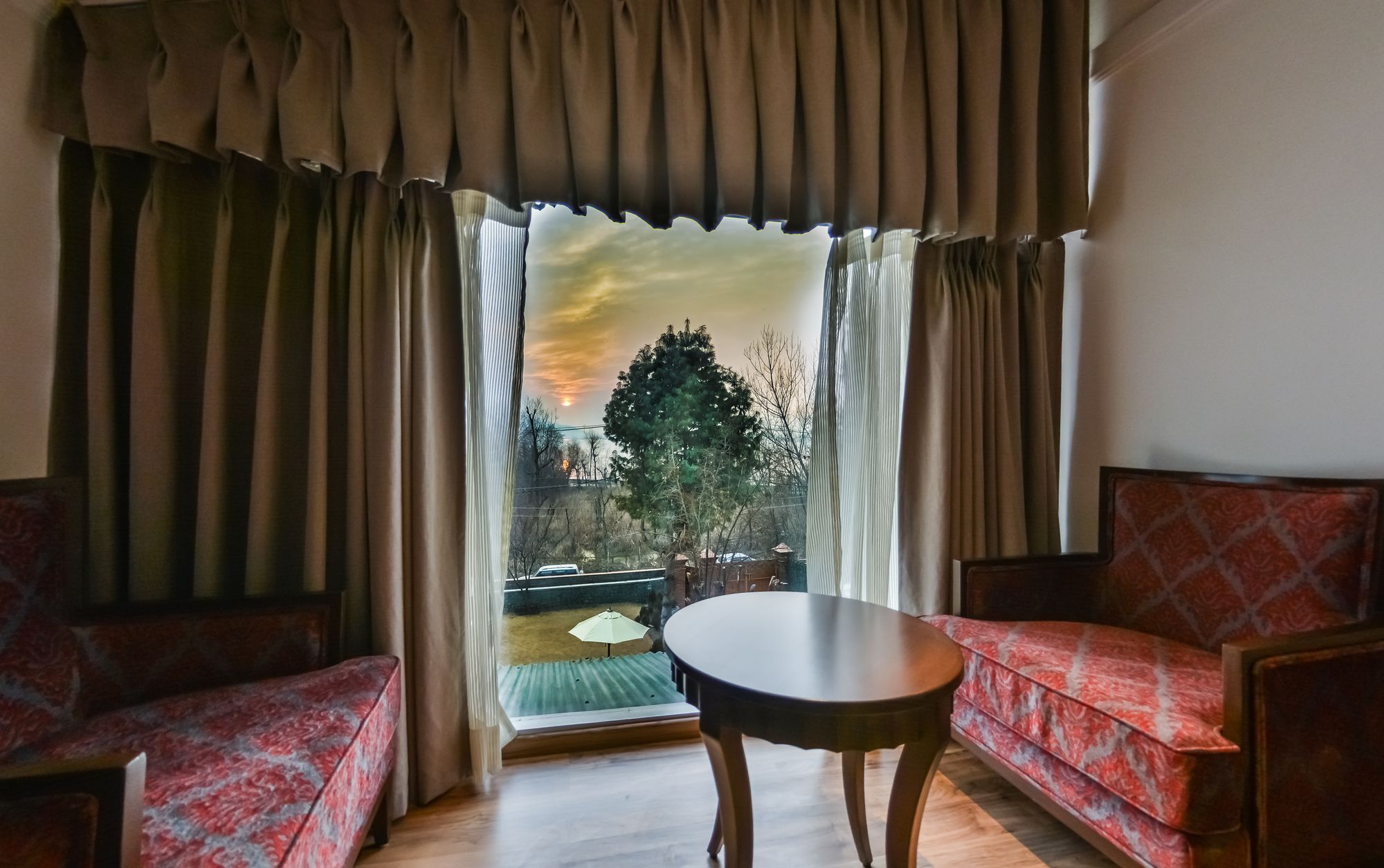 Hotel Metropolis ศรีนาการ์ ภายนอก รูปภาพ